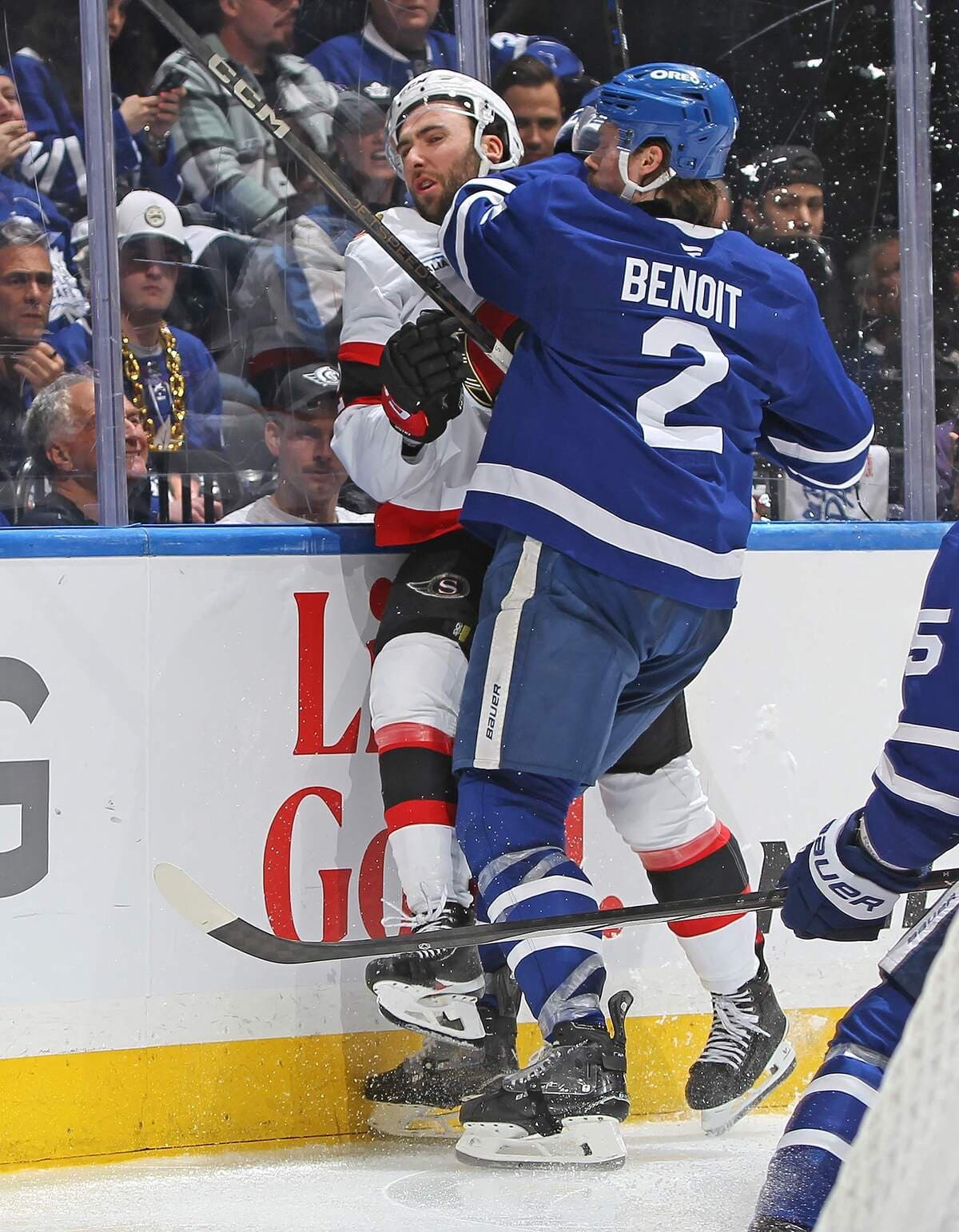 Au-delà de sa surprenante contribution offensive, le Québécois Simon Benoit s’illustre comme un défenseur fiable et robuste chez les Maple Leafs de Toronto durant la présente série de premier tour contre les Sénateurs d’Ottawa. Michael Amadio l’a appris à ses dépens.