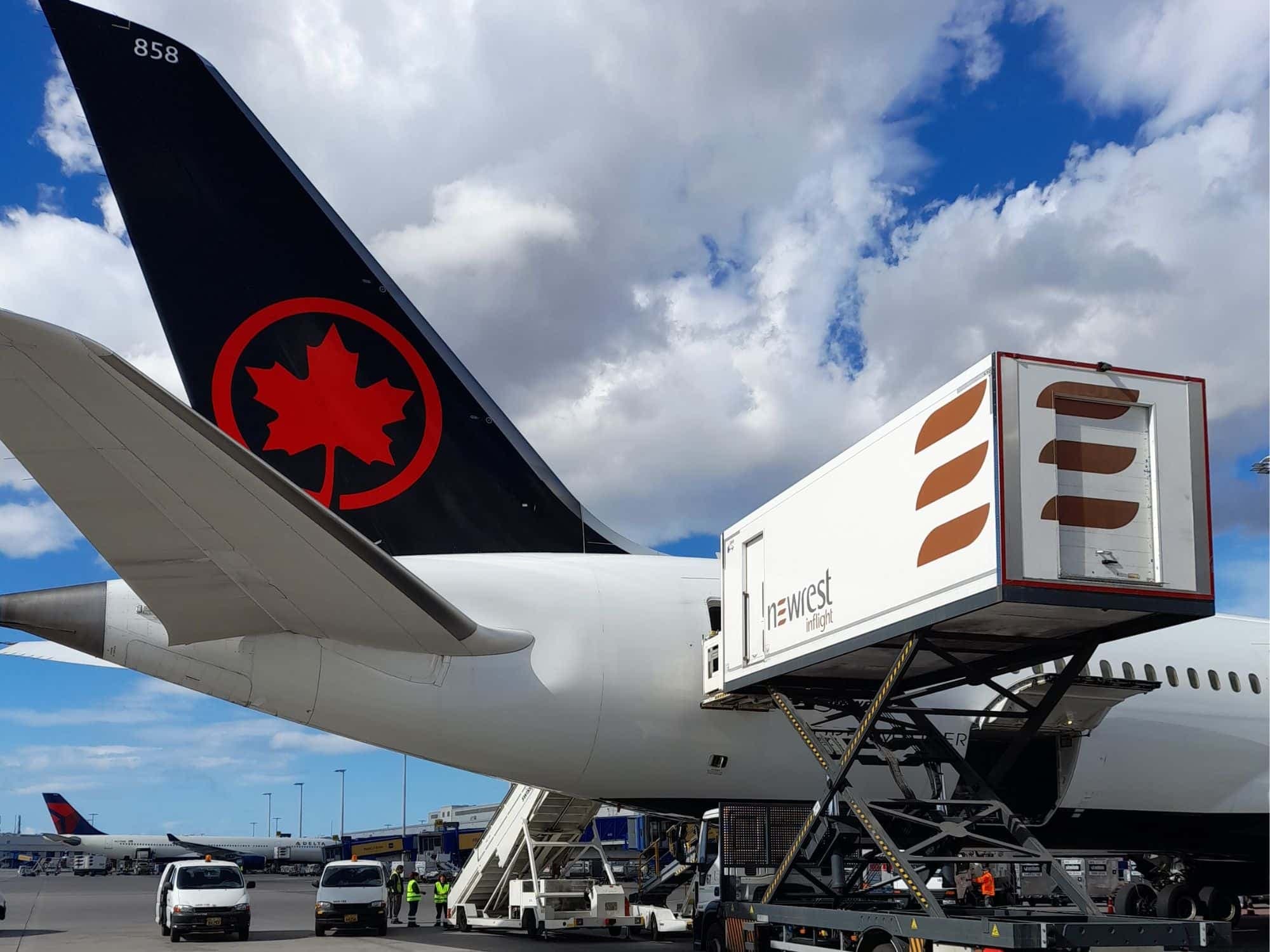 Newrest était depuis des années le principal fournisseur des repas servis à bord des avions d'Air Canada à Montréal. Les choses changeront à compter du 1er janvier, et ce pour les dix prochaines années.