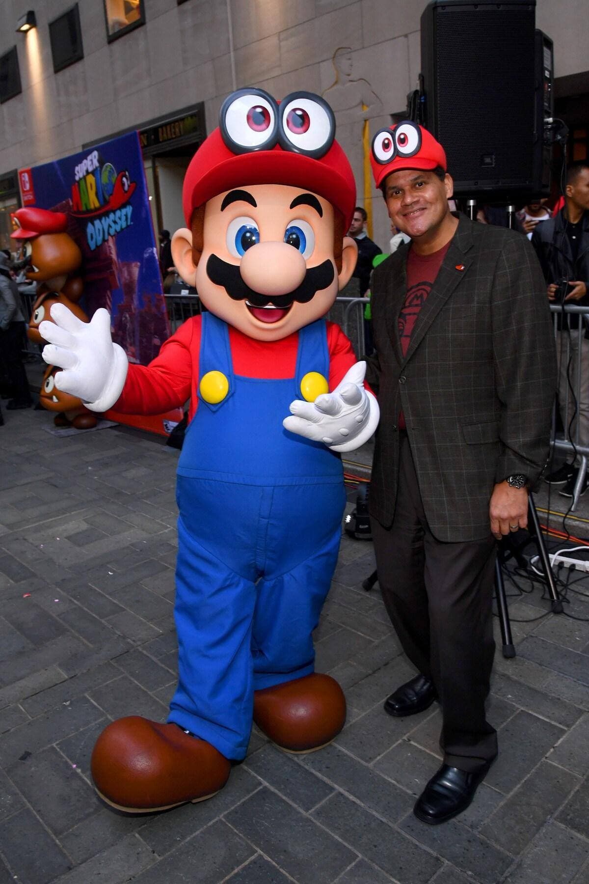 Reggie Fils-Aimé en compagnie de Mario
