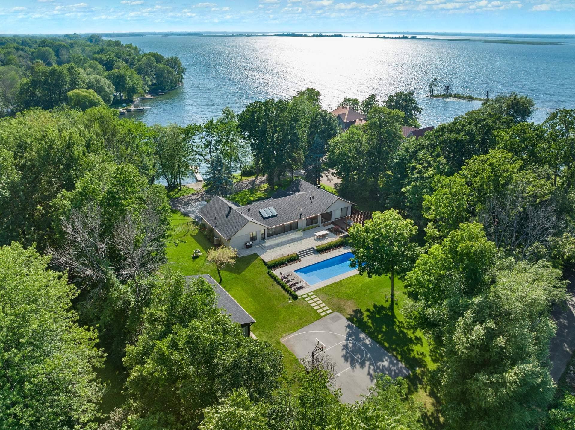 Émil Mihov, Octo-Média