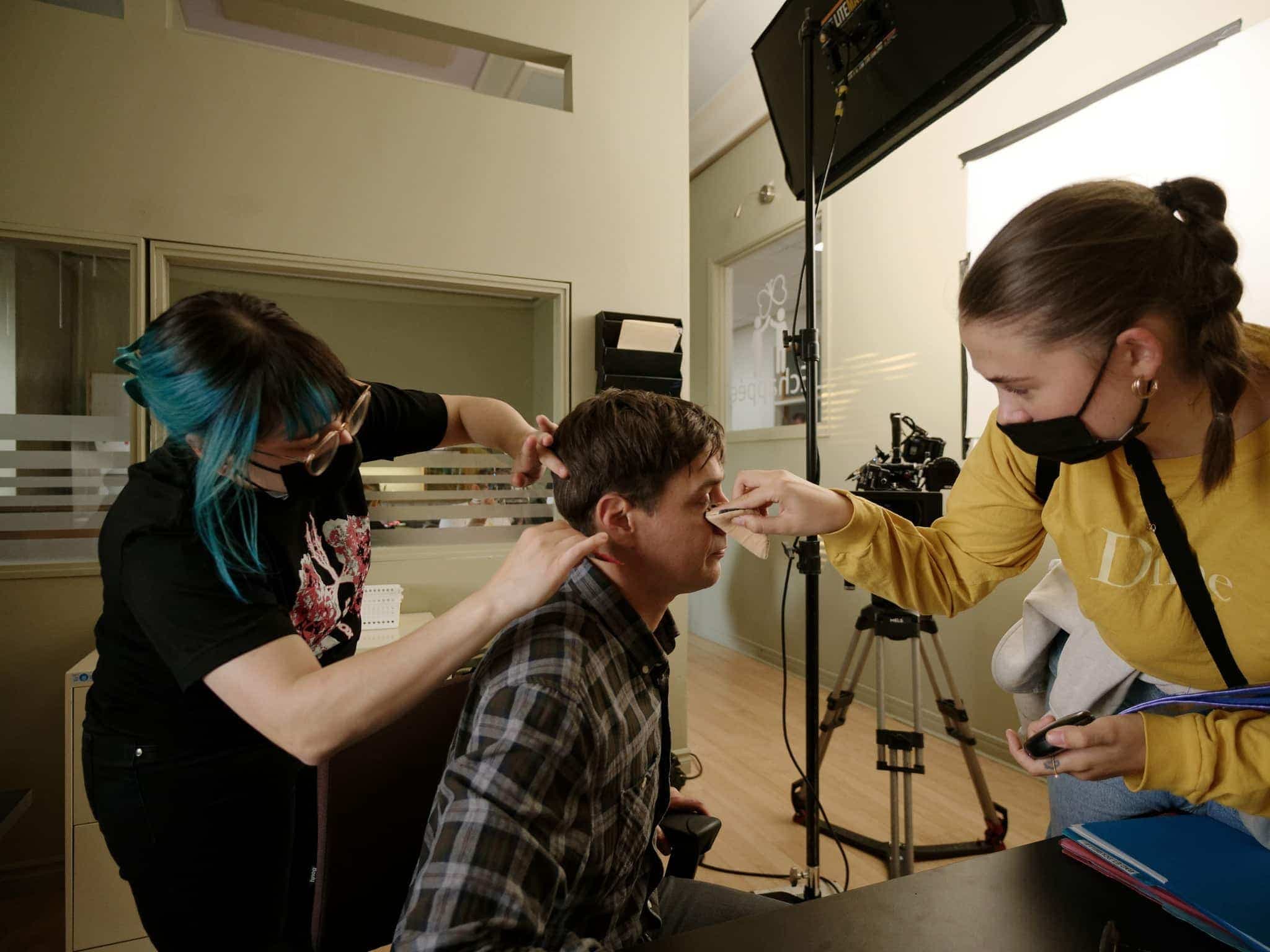 L’acteur Jean-François Nadeau a incarné Robin pendant 7 ans. Ici en session de maquillage.