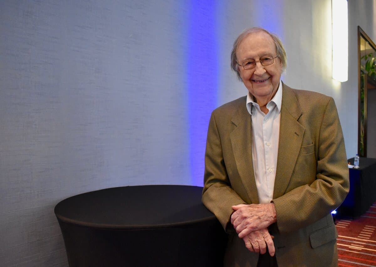 «Je souhaite à la jeunesse d’apprendre à bien contester. La contestation, jeune, c’est très important. Contester ce qui doit être contesté.»