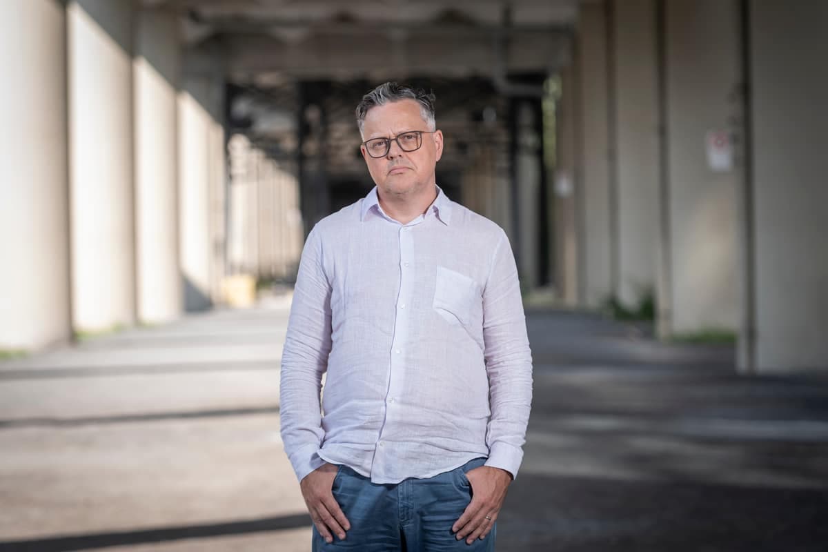 Éric Dupont a voyagé dans le temps pour faire revivre l’histoire de Mary Gallagher dans son nouveau roman, «La ricaneuse».