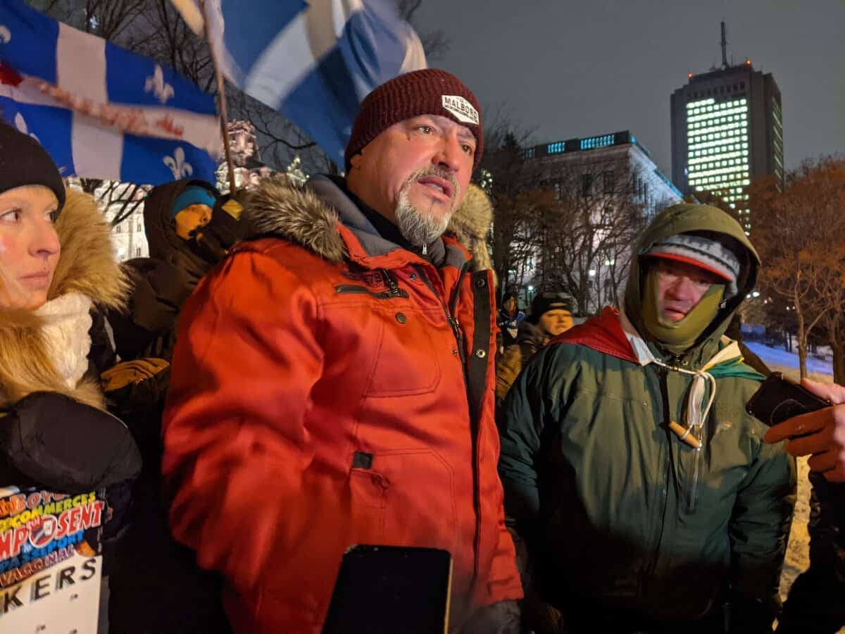 Le syndicaliste Bernard « Rambo » Gauthier est venu motiver les manifestants pour lancer la fin de semaine de protestation.
