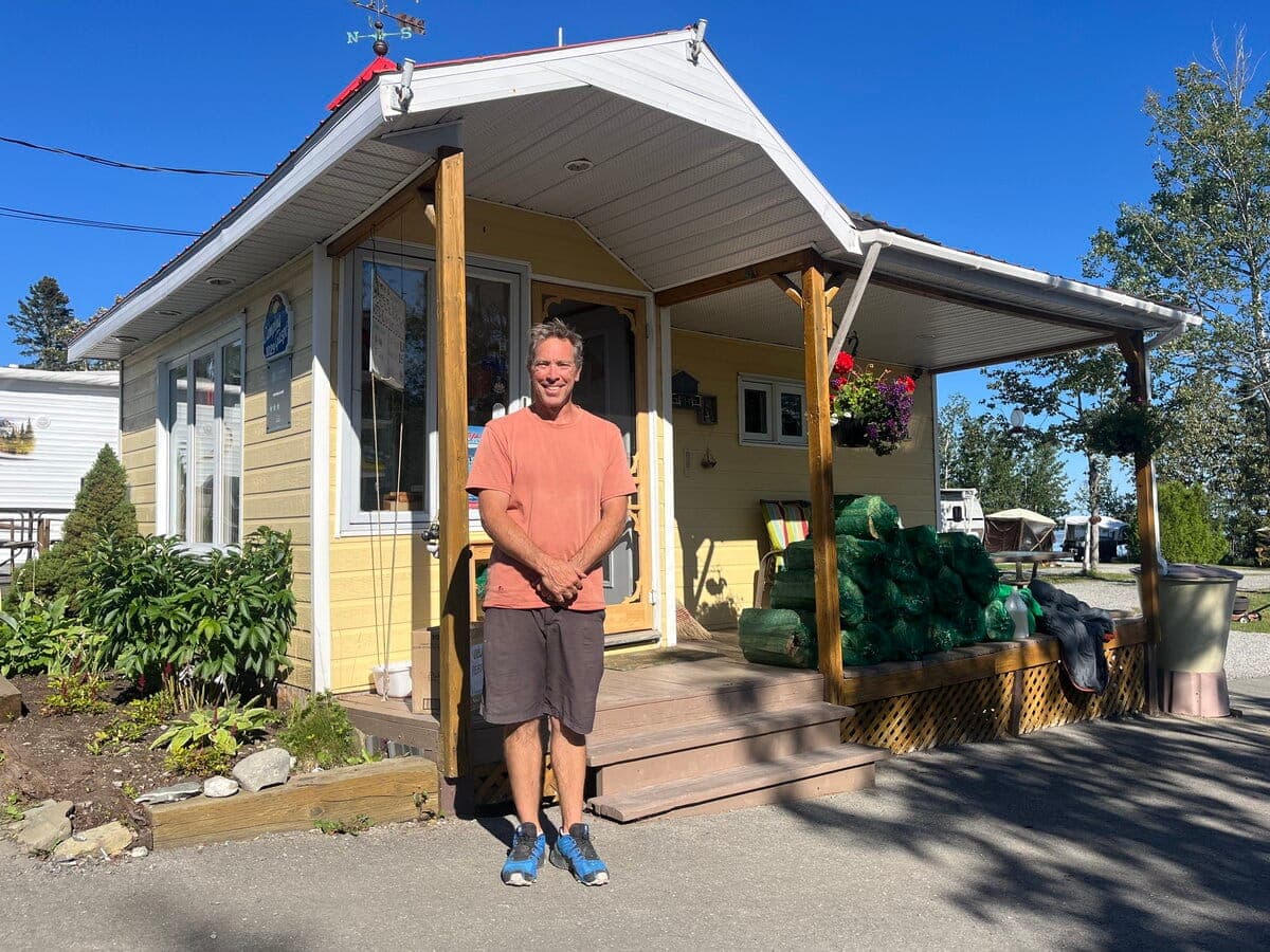 Louis Legault, propriétaire-opérateur du Camping Gaspé, croit que le contexte avec les États-Unis a eu des retombées positives en Gaspésie.