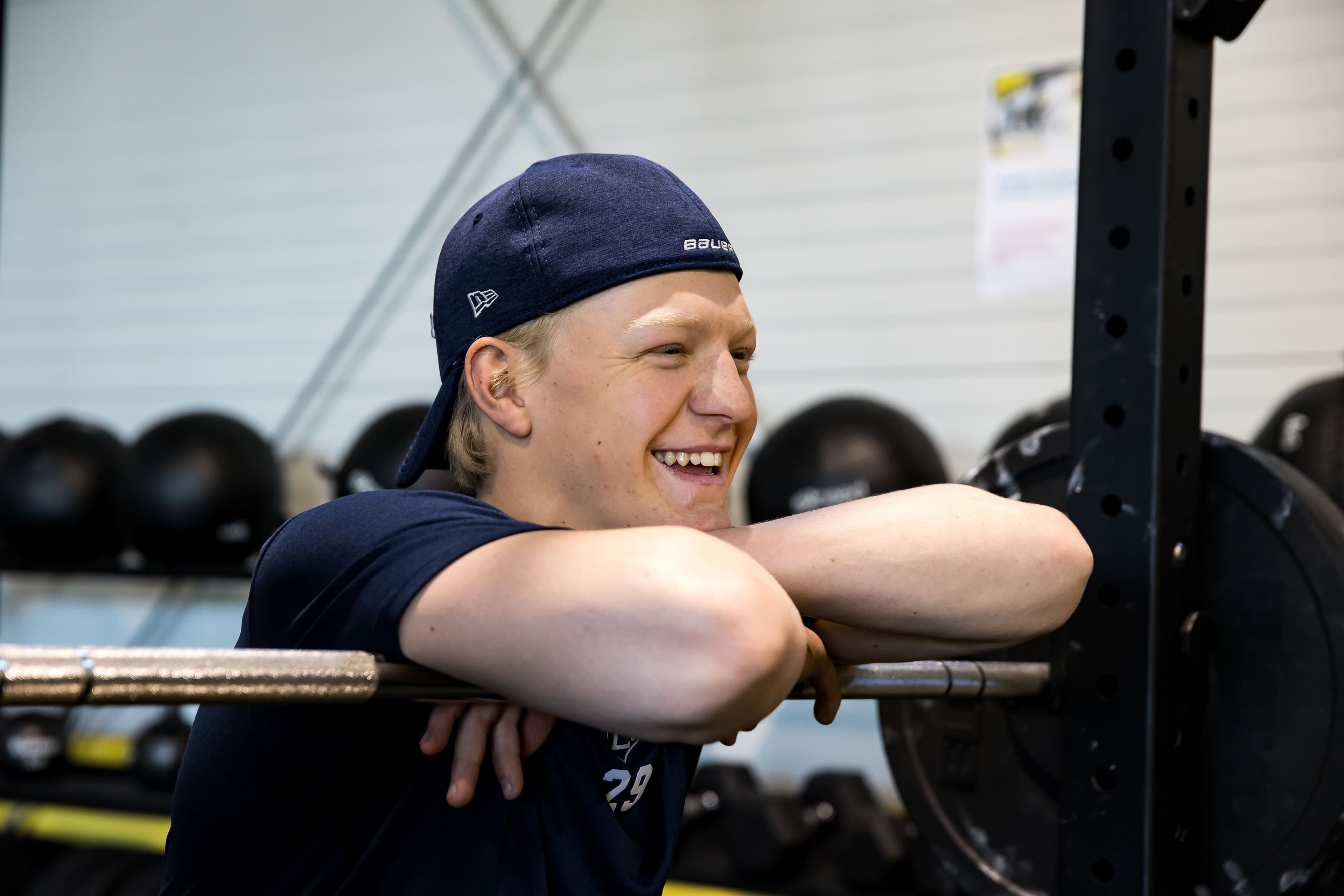 Emil Heineman tout sourire, lors d'un entraînement hors glace du Leksands IF.