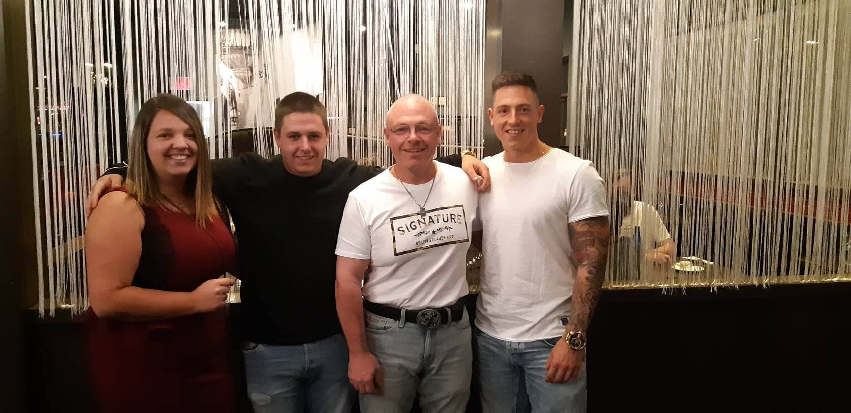 Éric Desmarchais et ses enfants Marie-Pier, Michaël et Maxime ont dû annuler leur week-end de fête dans un hôtel de Québec, pour éviter de prendre la route.