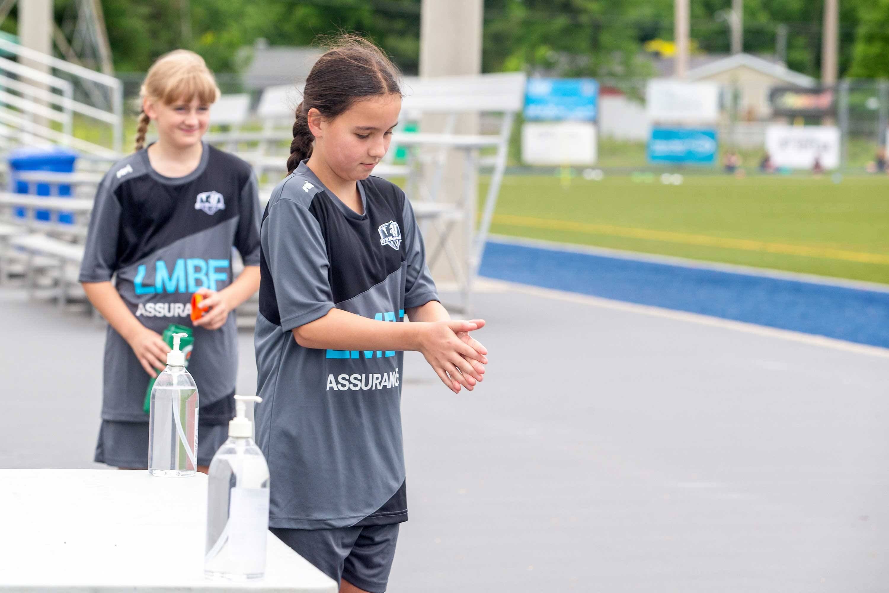 Le directeur général de Soccer Québec, Mathieu Chamberland, est fier des mesures sanitaires mises en place cet été sur les terrains, comme ici à Blainville.