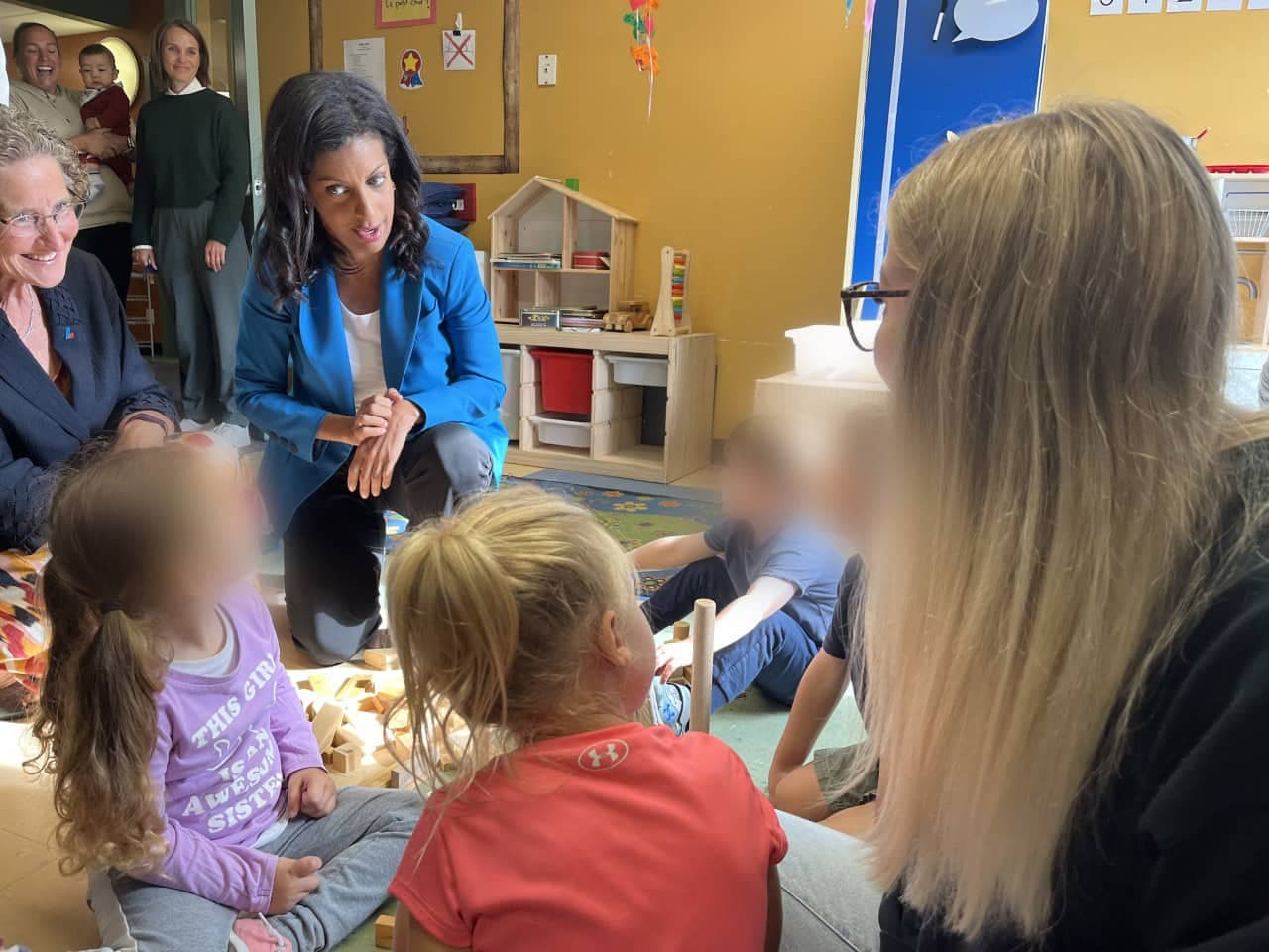 La cheffe du PLQ, Dominique Anglade, était de passage vendredi matin dans un CPE de Gatineau.
