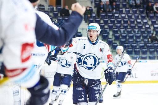 Lucie Muzikova - Courtoisie