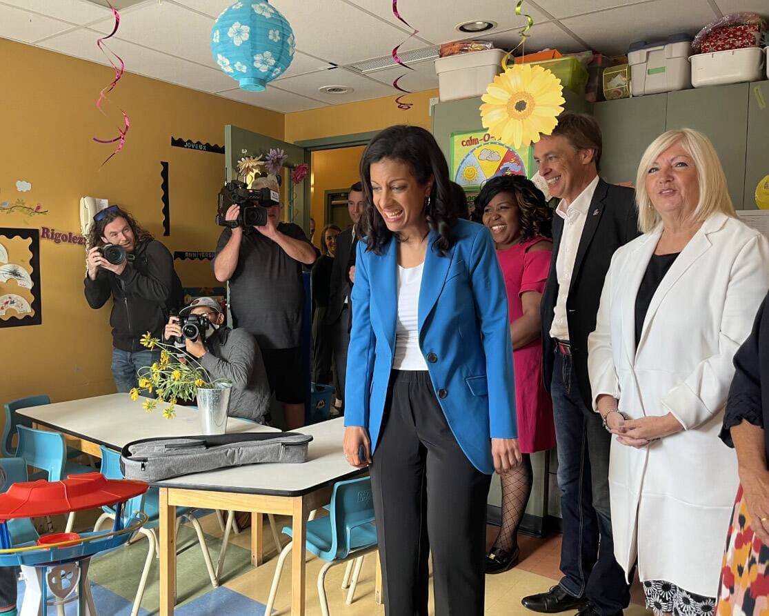 La cheffe du PLQ, Dominique Anglade, était de passage vendredi matin dans un CPE de Gatineau.
