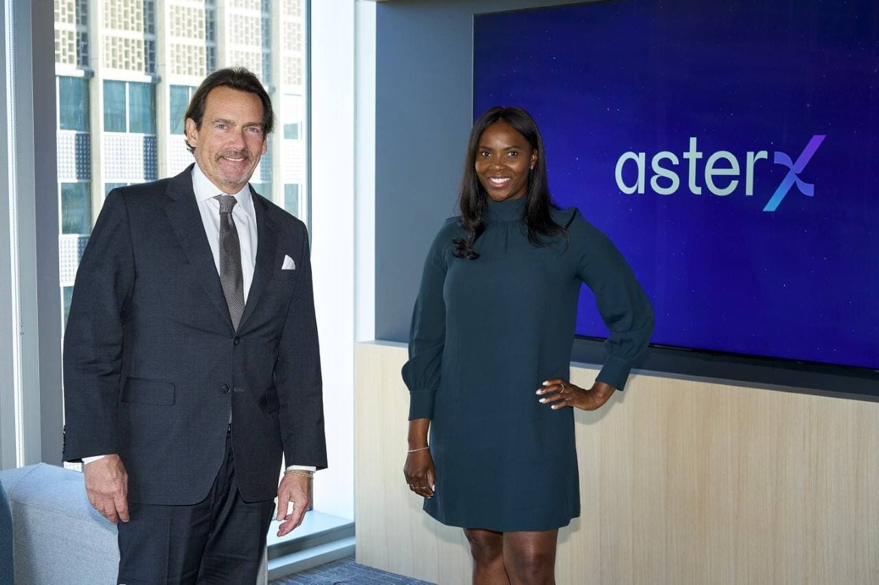 Pierre Karl Péladeau, grand patron de Québecor, et Pelra Azondekon, directrice d’asterX
