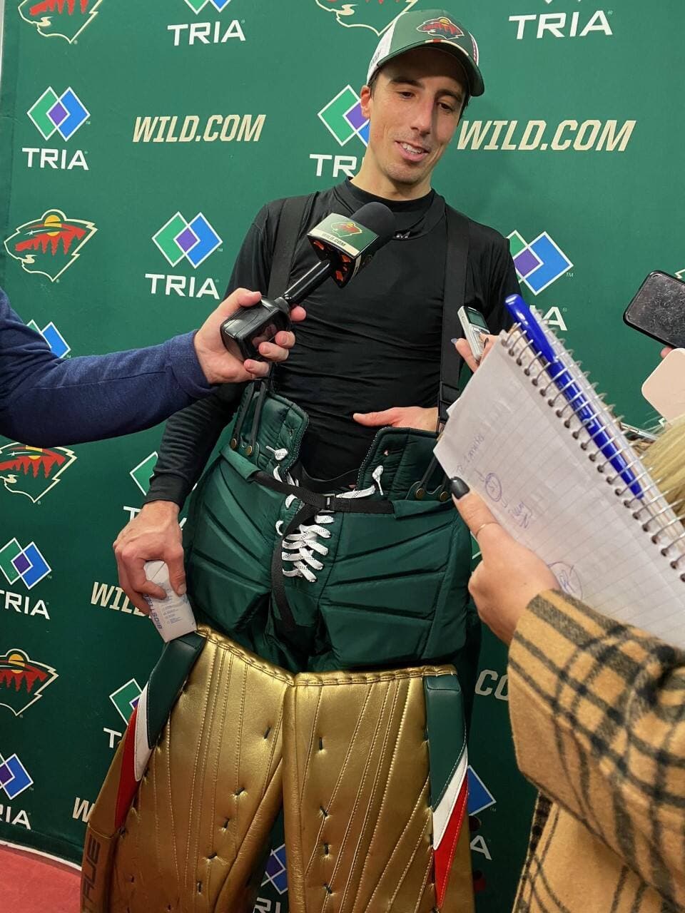 Le gardien Marc-André Fleury a pris le temps de rencontrer les médias avant même de se changer, lundi, après l’entraînement du Wild du Minnesota.