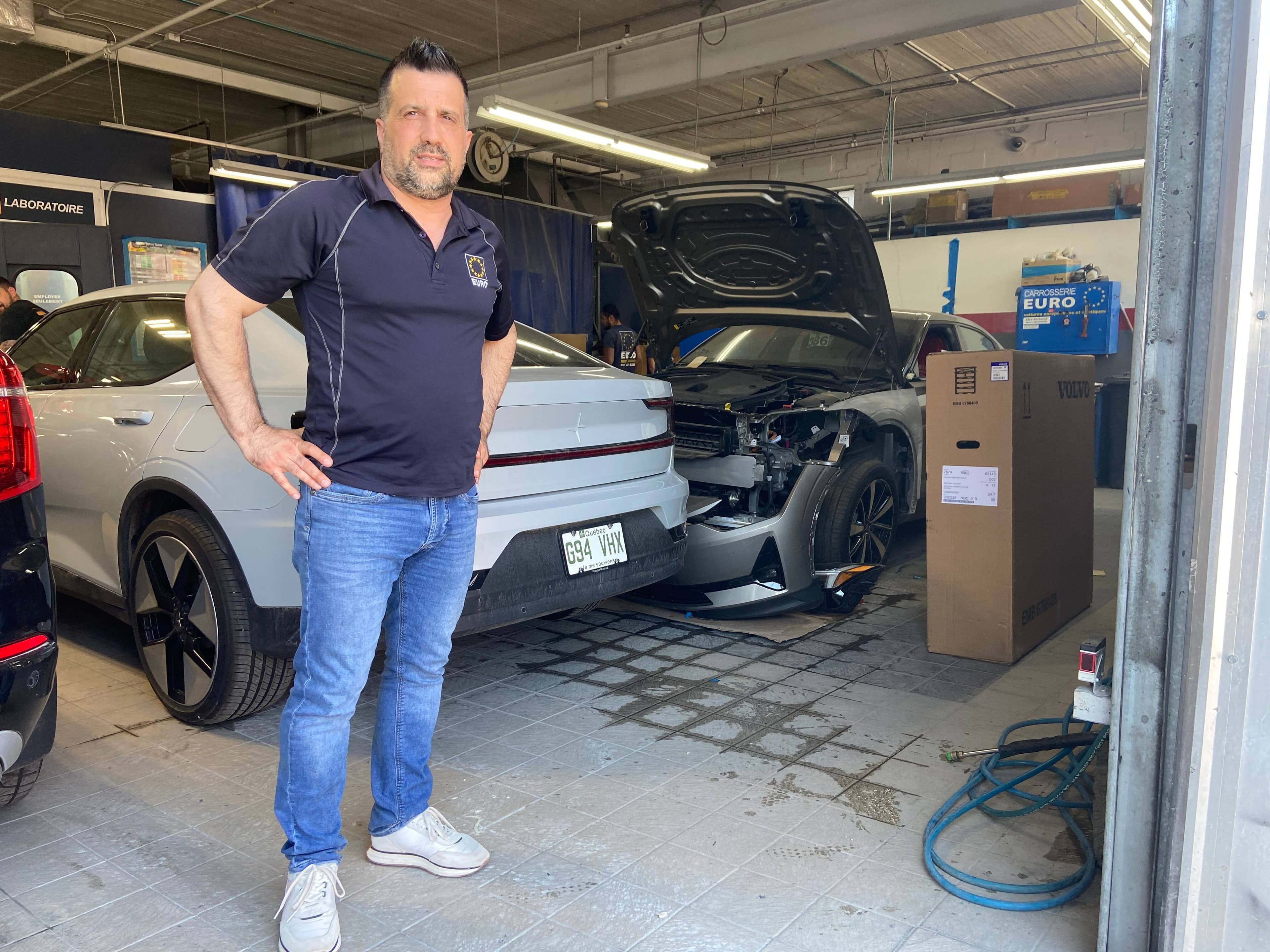Tony Cutrone, de Carrosserie Euro, à Montréal, doit négocier avec les assureurs de ses clients tous les jours. Il dénonce un système qui n’a pas évolué et qui mène toute l’industrie droit dans le mur.