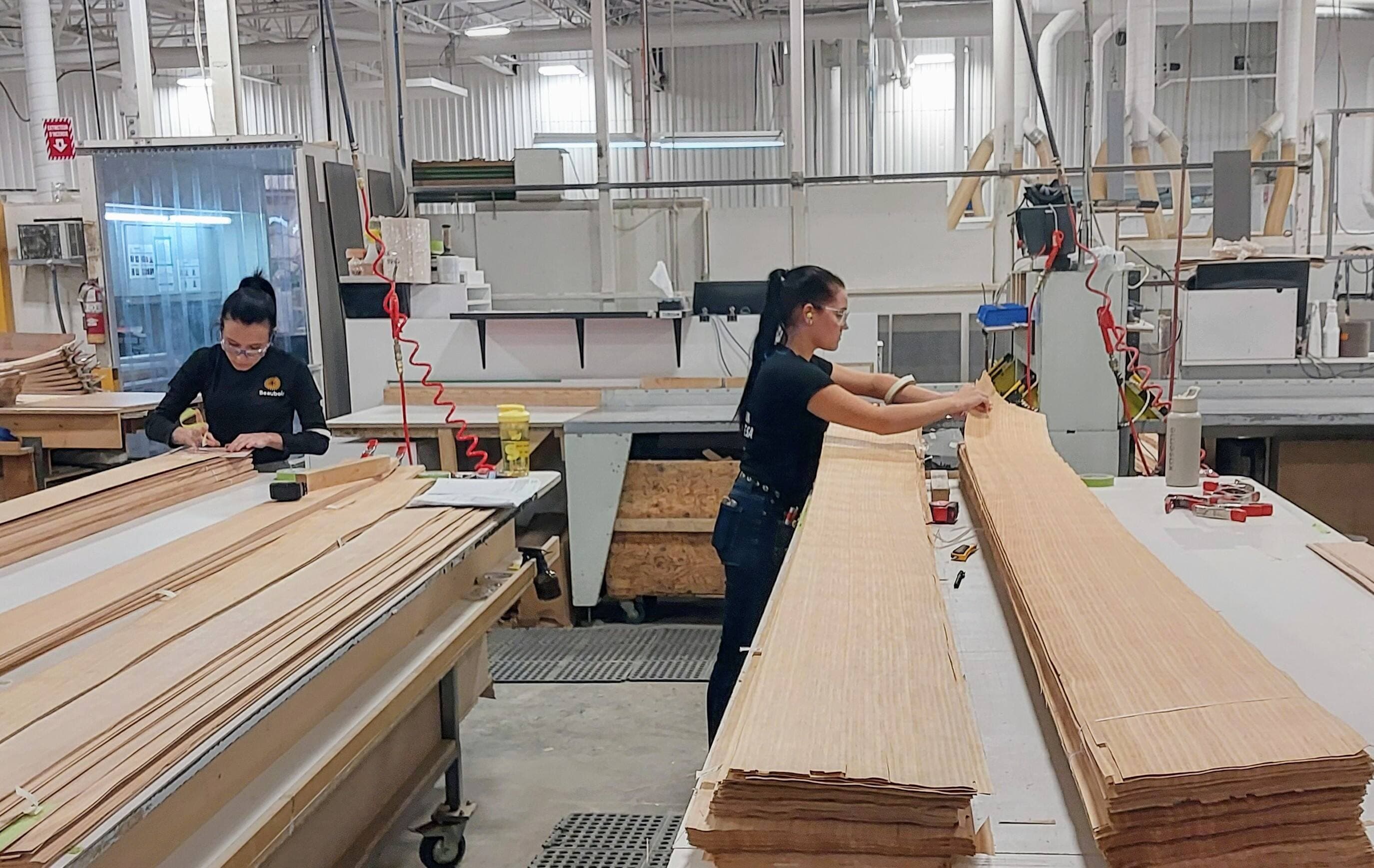 Des travailleuses de l’usine Beaubois à Saint-Georges, en Beauce.