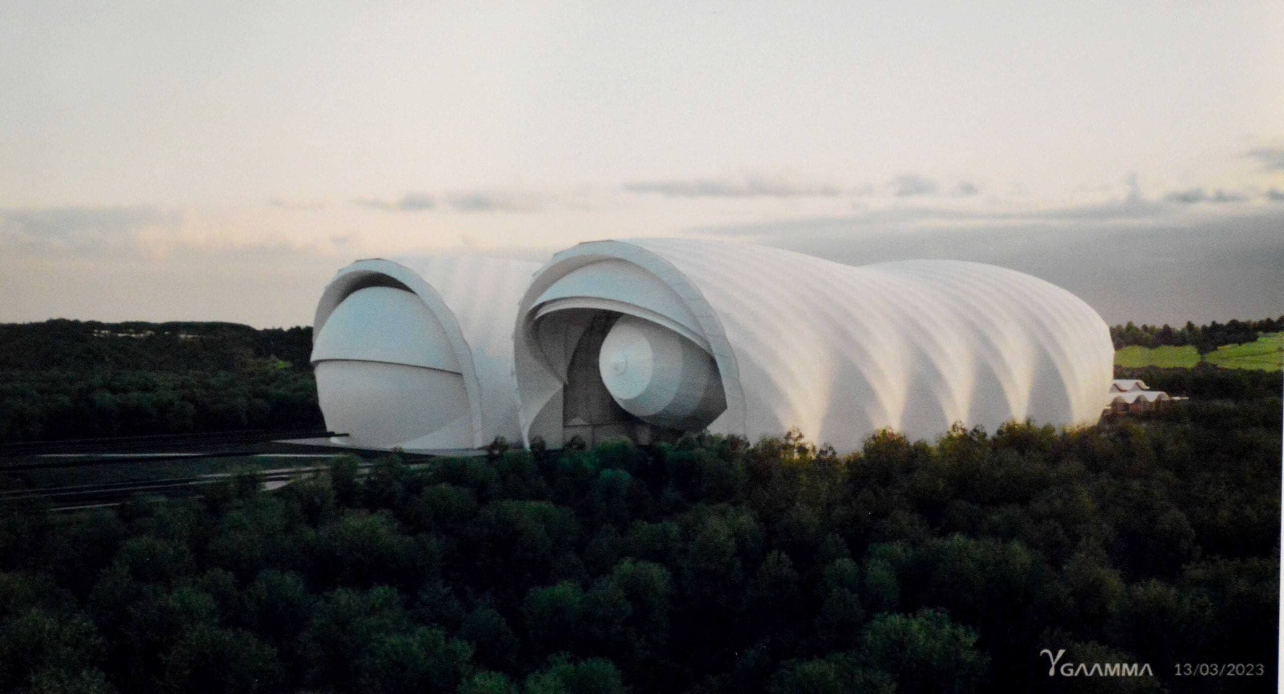 Illustration des hangars de dirigeables de Flying Whales projetés à Laruscade, au nord de Bordeaux.
